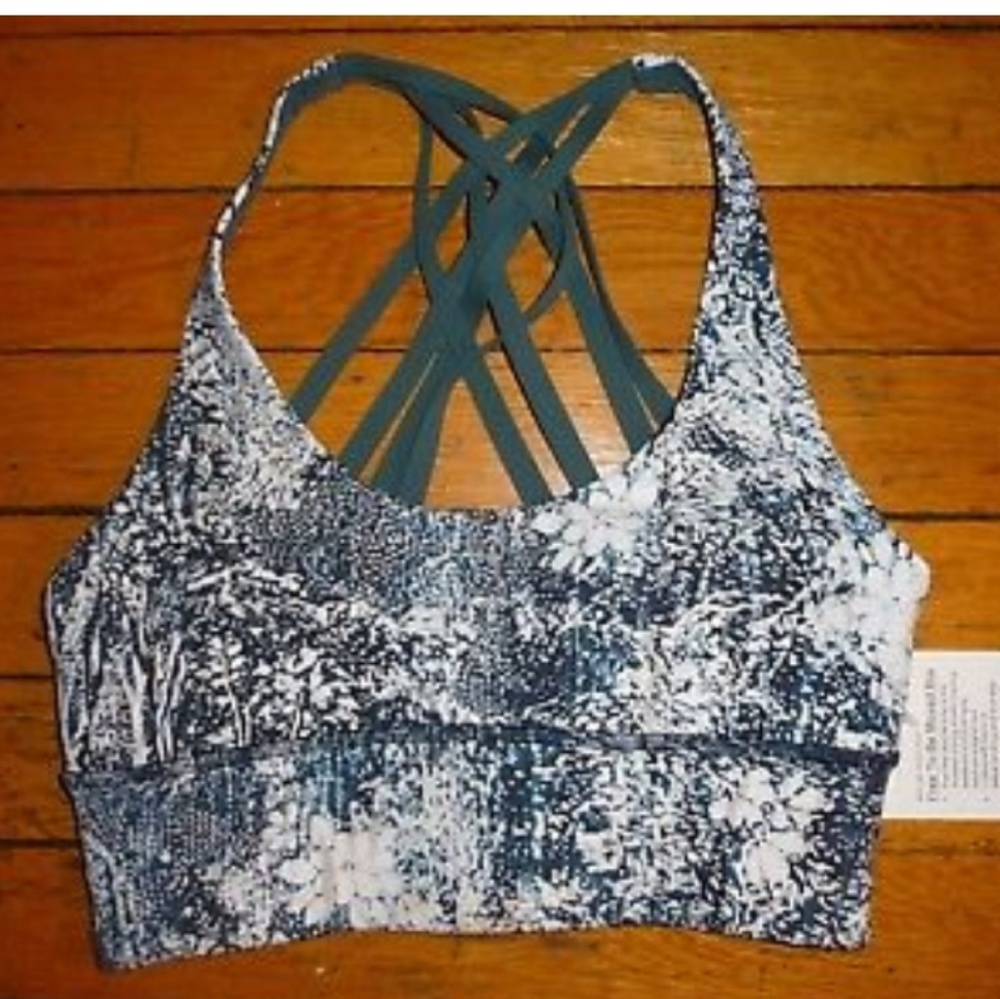 🔴SOLD🔴Lululemon Free To Be Moved Bra Size 4 - Picture 2 of 5